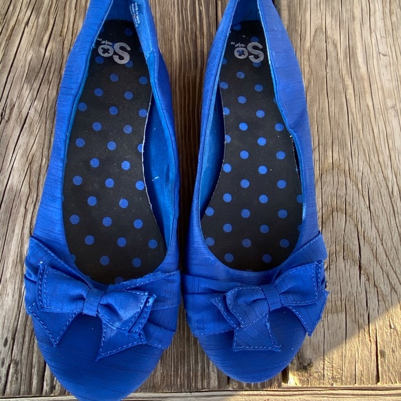 Blue bow tie flats
